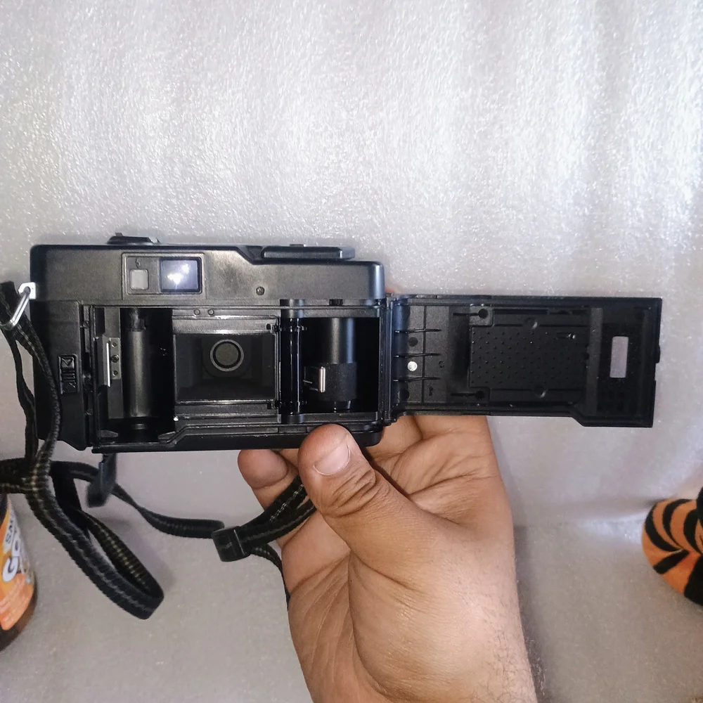 Yashica MF-2 Super 38mm Film Camera (Untested However Currently) Black Kyocera